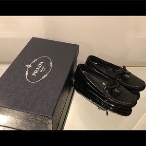 NWT Prada Blk Patent Leather Driver Moccasins Bows